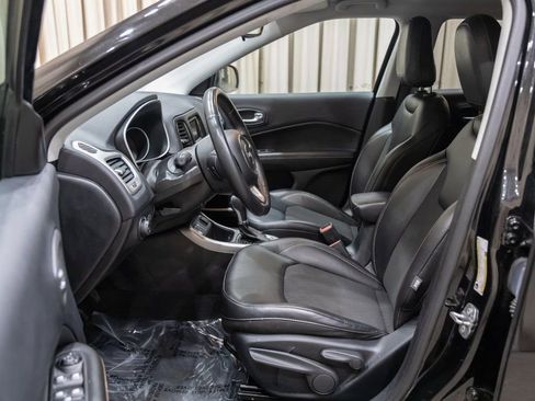 Used 2018 Jeep Compass Latitude w/ Cold Weather Group image 9