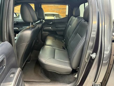 Used 2021 Toyota Tacoma Limited w/ Nightshade Package AWD/4WD image 27