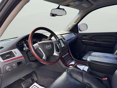 Used 2008 Cadillac Escalade AWD image 10