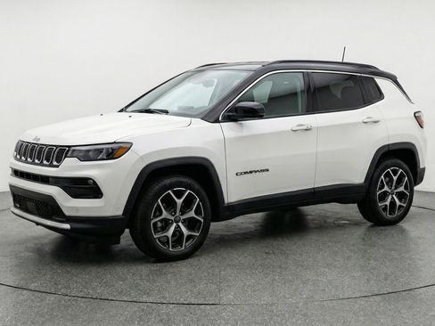 Used 2025 Jeep Compass Limited image 3