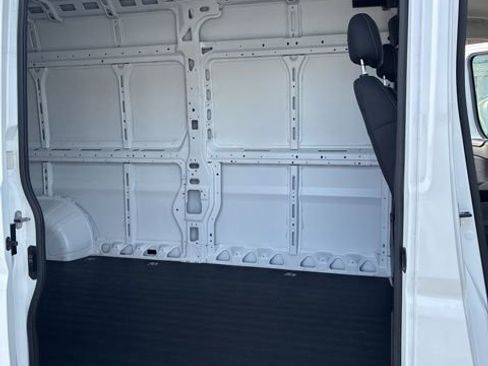 Used 2025 RAM ProMaster 2500 w/ Convenience Group image 26