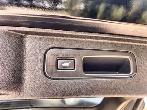 Used 2025 Honda Pilot EX-L image 33