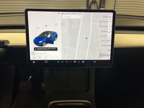Used 2022 Tesla Model Y Long Range image 15