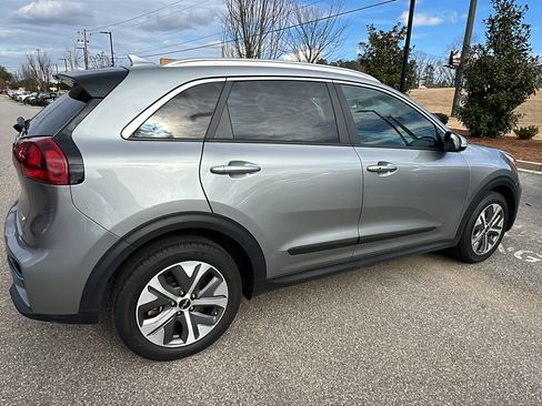 Used 2022 Kia Niro EX w/ Cold Weather Package image 8