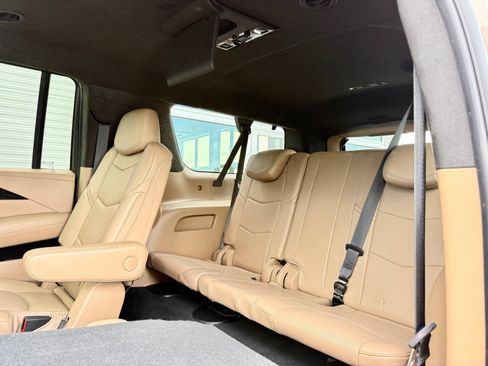 Used 2018 Cadillac Escalade ESV Platinum AWD/4WD image 21