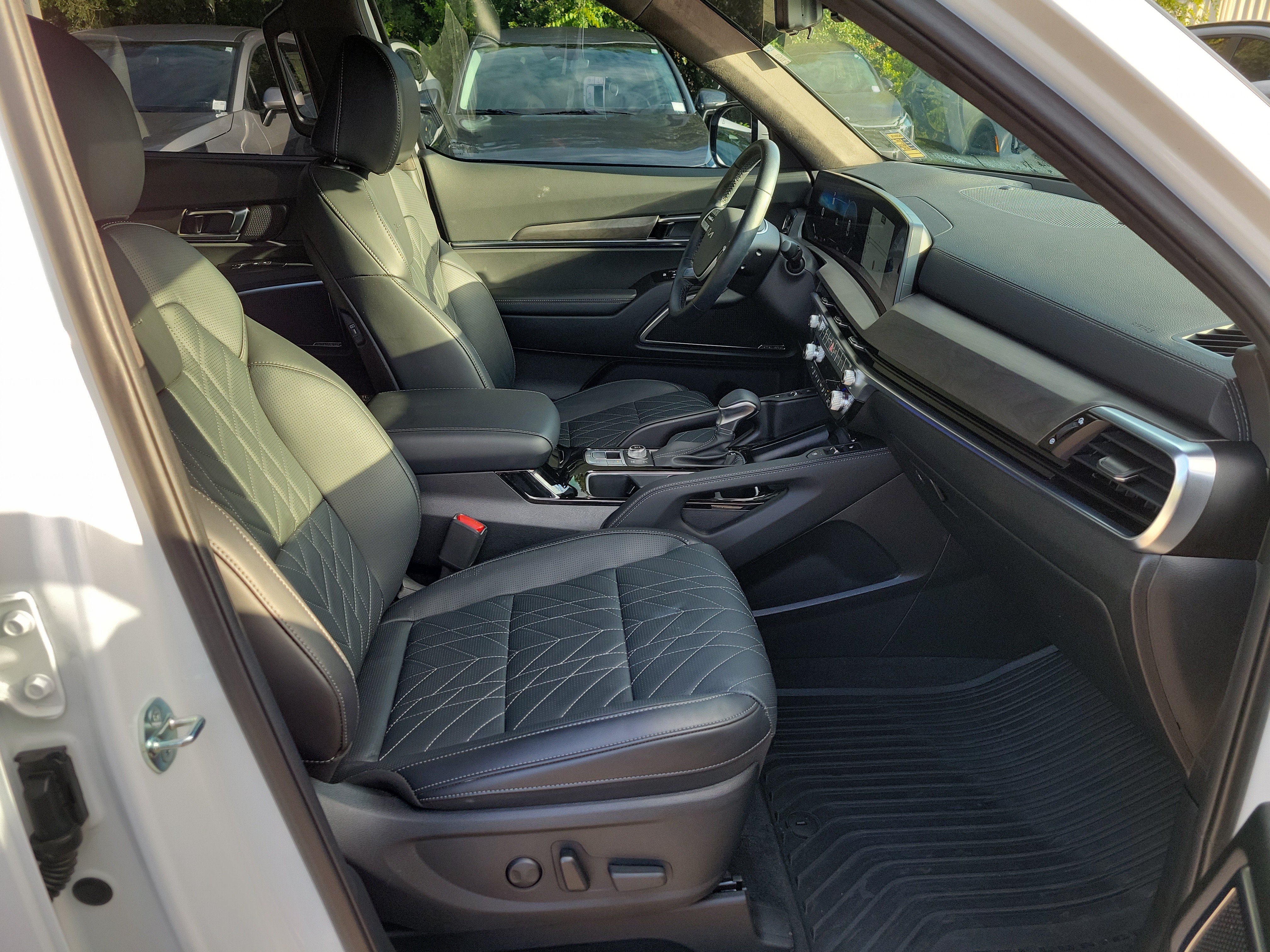 Used 2025 Kia Telluride SX Prestige X-Pro AWD/4WD image 6