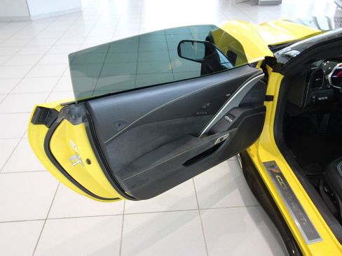 Used 2019 Chevrolet Corvette Z06 RWD image 9