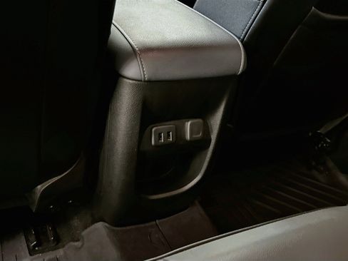 Used 2017 Chevrolet Colorado Z71 AWD/4WD image 28