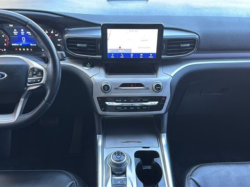 Certified 2021 Ford Explorer XLT w/ Equipment Group 202A image 9