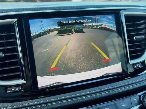 Used 2025 Chrysler Pacifica Select FWD image 14