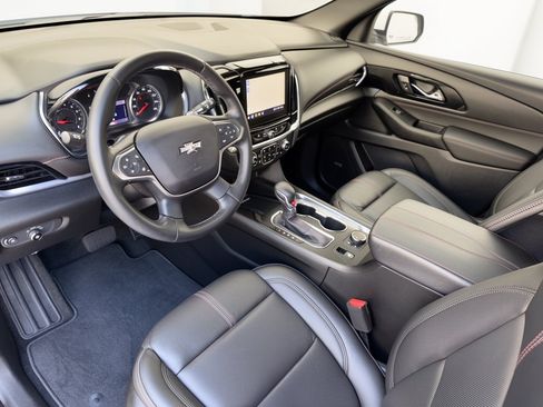 Used 2023 Chevrolet Traverse RS FWD image 4