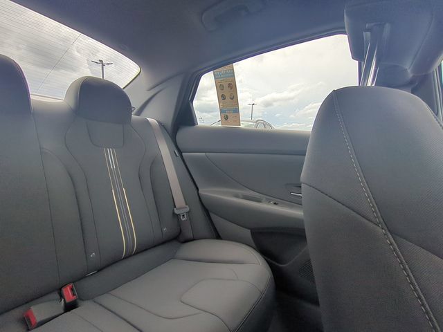 Certified 2025 Hyundai Elantra SEL FWD image 15