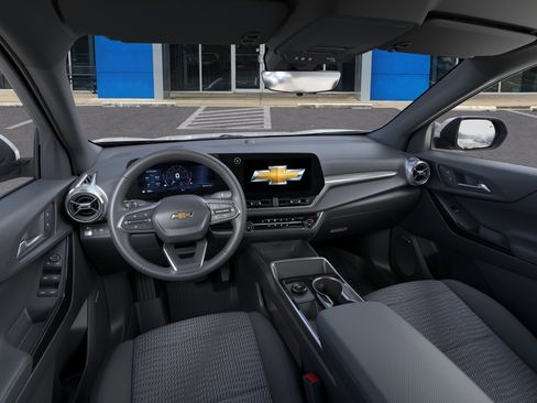 New 2026 Chevrolet Equinox LT w/ Safety and Technology Package FWD image 39