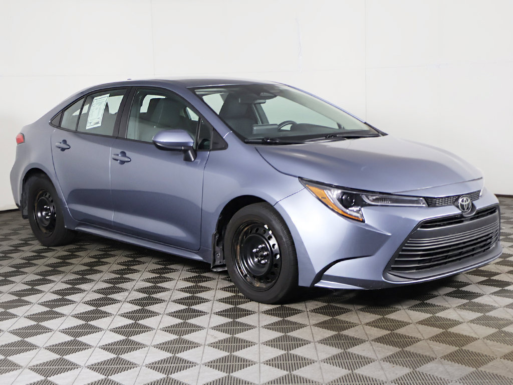Used 2025 Toyota Corolla LE FWD image 2
