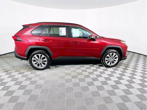 Used 2023 Toyota RAV4 XLE Premium image 8