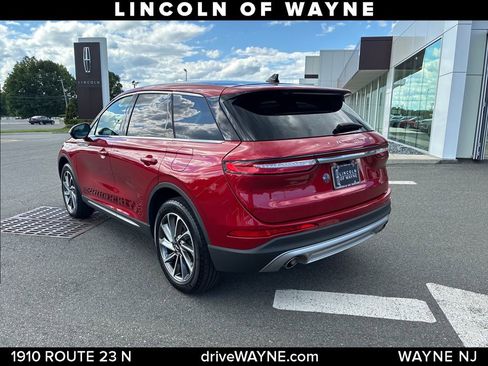 Used 2024 Lincoln Corsair AWD w/ Equipment Group 101A image 4