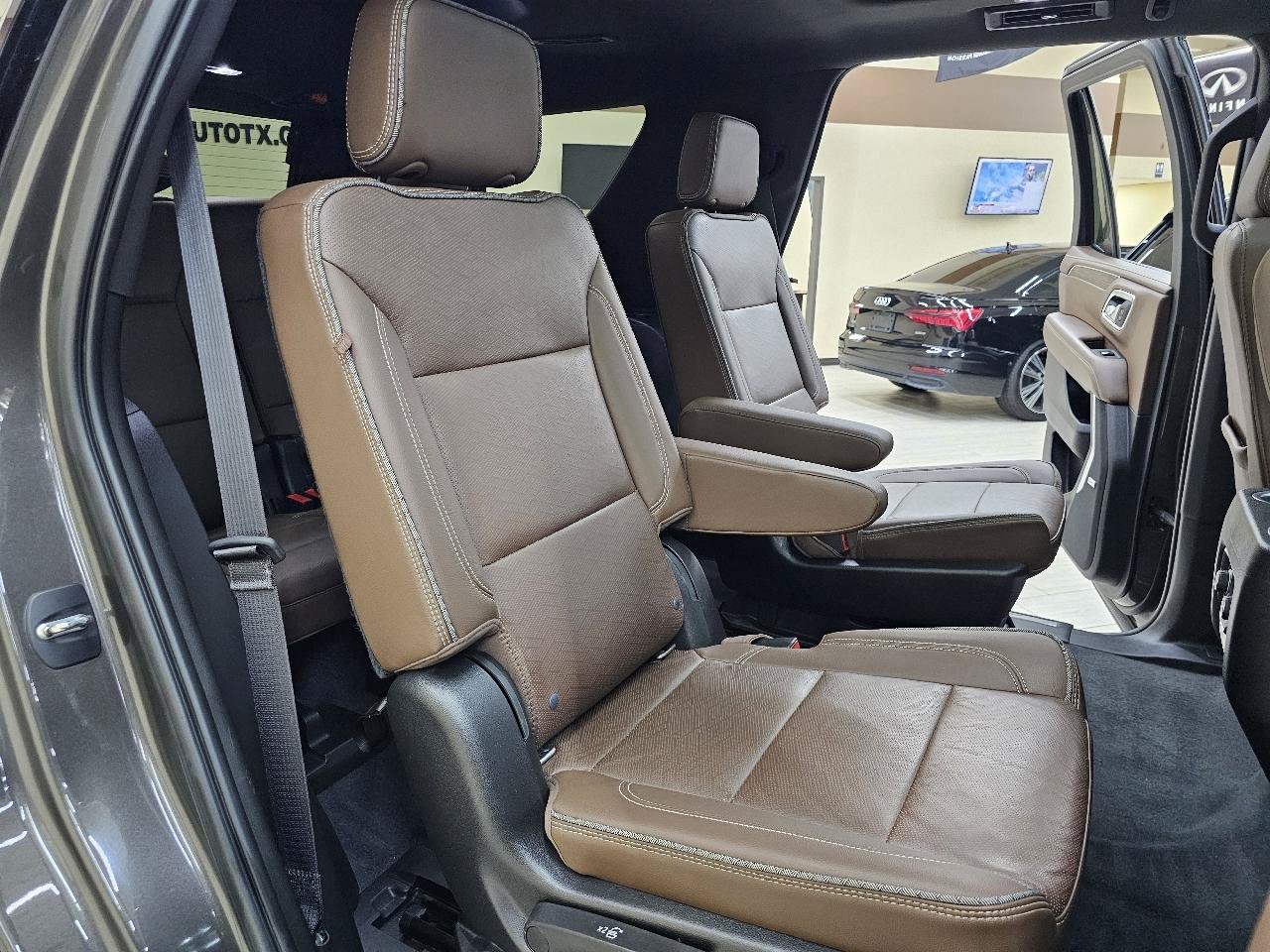Used 2021 Chevrolet Tahoe High Country w/ Premium Package AWD/4WD image 24