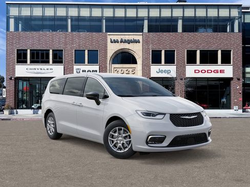 New 2026 Chrysler Pacifica Select image 5