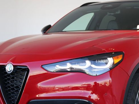 Used 2025 Alfa Romeo Stelvio Sprint image 11