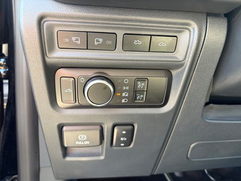 Used 2023 Ford F150 Lightning Platinum AWD/4WD image 32