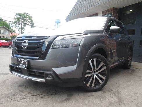 Used 2025 Nissan Pathfinder Platinum AWD/4WD image 35