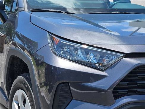 Used 2022 Toyota RAV4 LE FWD image 3