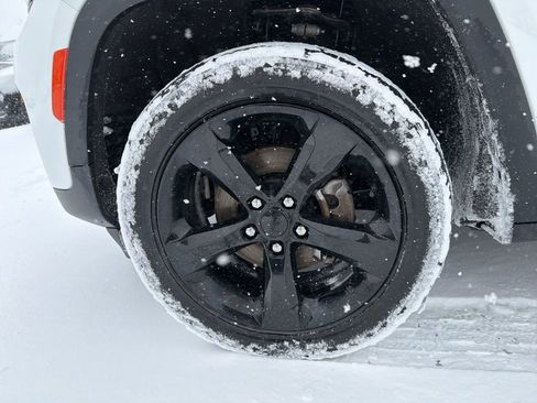 Used 2023 Jeep Grand Cherokee Altitude image 9