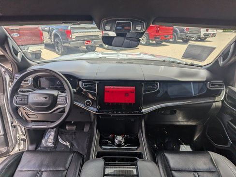 Used 2022 Jeep Wagoneer Series II AWD/4WD image 23