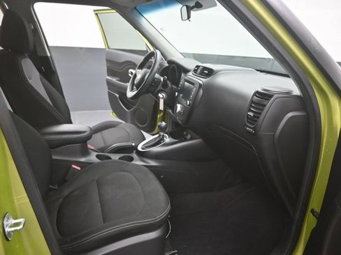 Used 2018 Kia Soul + FWD image 16