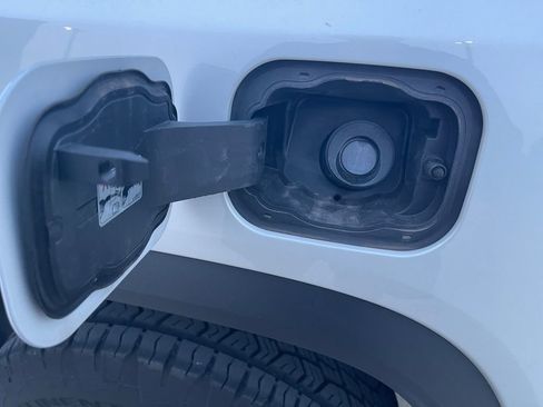 Used 2023 GMC Acadia AT4 w/ Technology Package image 28