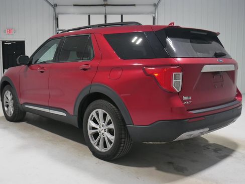Used 2020 Ford Explorer XLT w/ Equipment Group 202A image 7