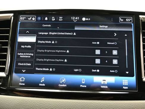Certified 2024 Chrysler Pacifica Touring-L FWD image 38