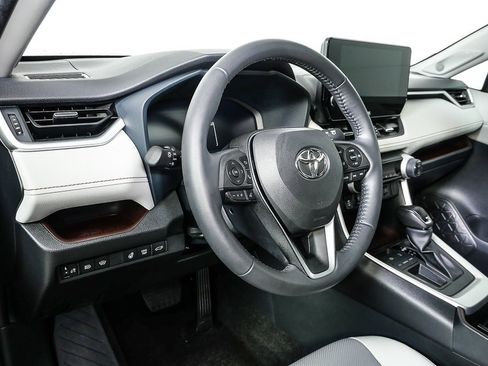 Used 2023 Toyota RAV4 Limited image 4