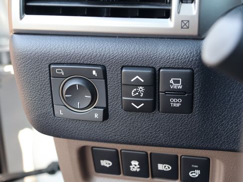 Used 2023 Lexus GX 460 Luxury w/ Sport Design Package AWD/4WD image 15