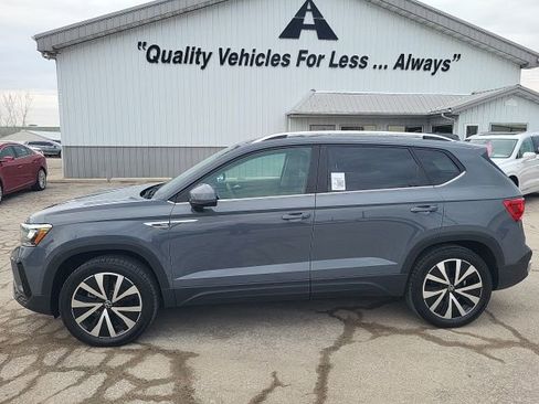 Used 2023 Volkswagen Taos SE w/ Panoramic Sunroof Package image 22