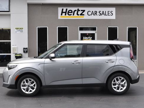 Used 2024 Kia Soul LX w/ Option Group 015 FWD image 2