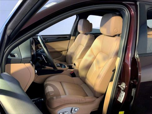 Certified 2024 Porsche Macan w/ Premium Plus Package AWD/4WD image 5