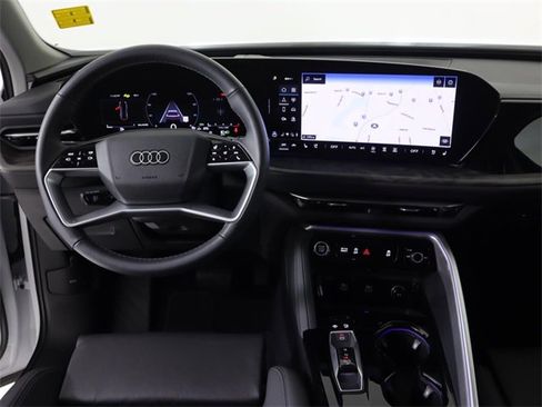 Certified 2025 Audi Q5 Premium Plus image 21