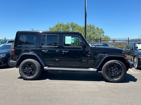 Used 2022 Jeep Wrangler Unlimited Sahara AWD/4WD image 2