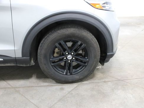 Used 2020 Ford Explorer XLT w/ Comfort Package RWD image 41