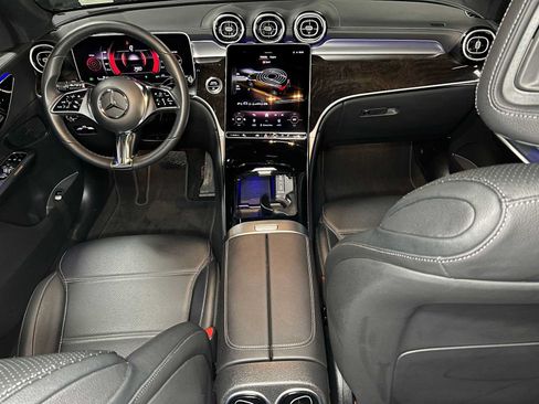 Used 2025 Mercedes-Benz GLC 300 4MATIC image 41