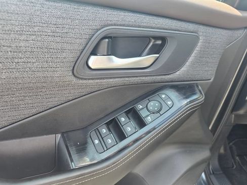 Used 2023 Nissan Rogue SV AWD/4WD image 12