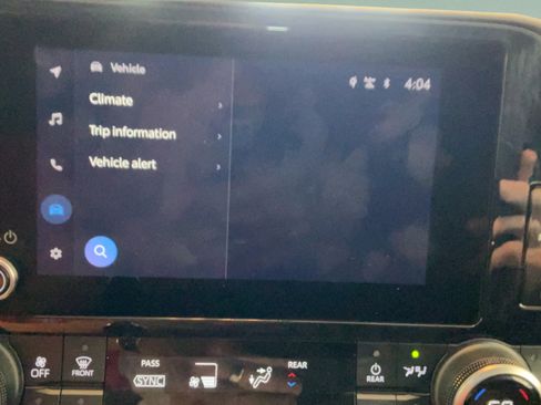 Used 2023 Toyota Highlander XLE FWD image 19