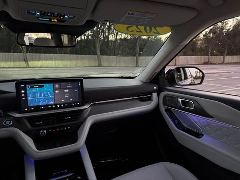 Used 2025 Ford Explorer Platinum w/ Ultimate Package image 25
