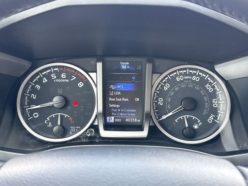 Used 2023 Toyota Tacoma SR5 w/ SR5 Appearance Package RWD image 18
