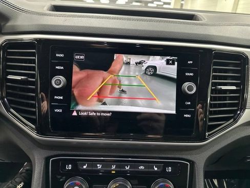 Used 2023 Volkswagen Atlas Cross Sport SE w/ Panoramic Sunroof Package AWD/4WD image 15