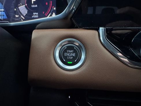 Certified 2024 GMC Canyon AT4 w/ AT4 Premium Package AWD/4WD image 23