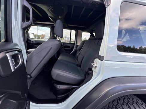 Used 2024 Jeep Wrangler Unlimited image 7