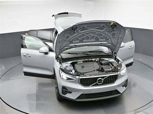 Used 2024 Volvo XC40 B5 Plus image 48