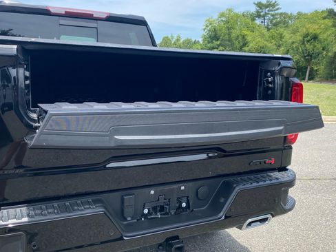 Used 2024 GMC Sierra 1500 AT4 w/ AT4 Premium Package AWD/4WD image 6